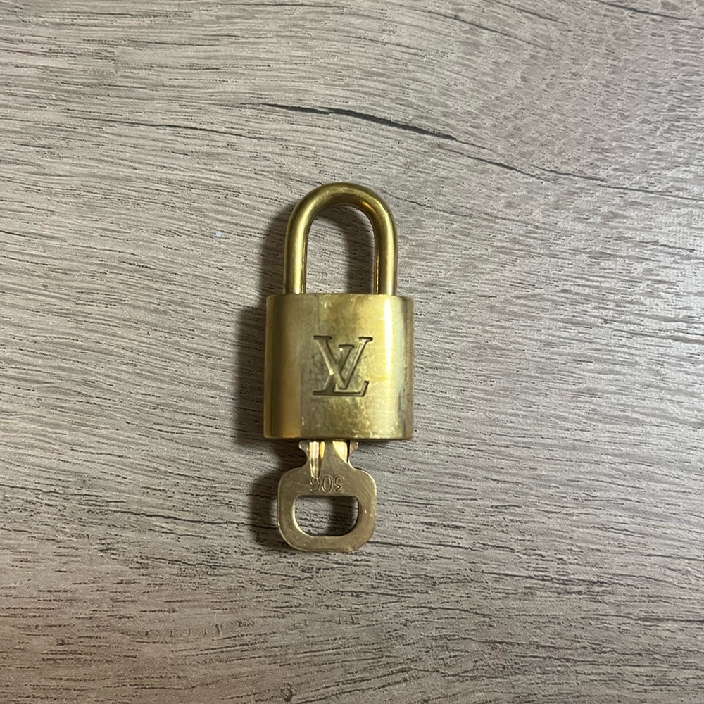 Louis Vuitton lock and key - 306